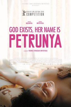 Póster inglés 'God Exists, Her Name is Petrunya'