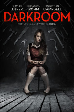 Cartel de Darkroom: Encierro mortal
