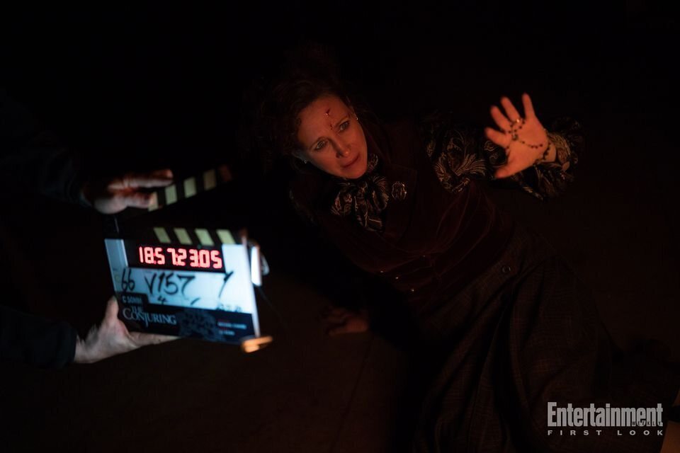 Vera Farmiga tras las cámaras de \'The Conjuring: Last Rites\'.