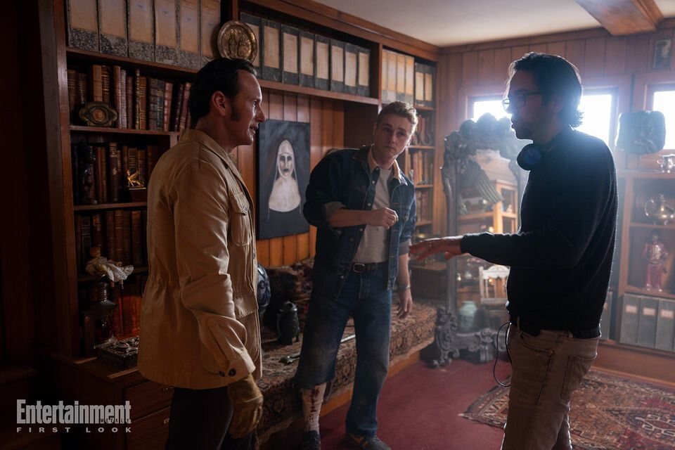 Patrick Wilson, Ben Hardy y Michael Chaves en el rodaje de \'The Conjuring: Last Rites\'.