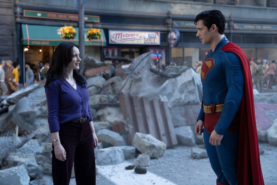Rachel Brosnahan y David Corenswet en \'Superman\'