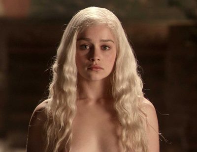 Emilia Clarke exige igualdad genital en 'Game of Thrones': "¡Liberen los penes!"