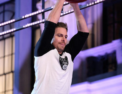 'Arrow': Stephen Amell nos recuerda que sigue (muy) en forma en 'Ninja Warriors'