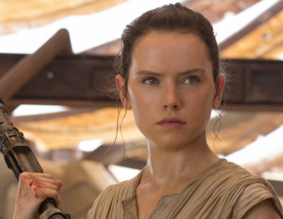 'Star Wars': Daisy Ridley ya sabe quiénes son los padres de Rey y se emocionó mucho