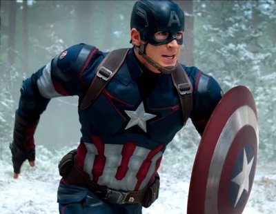La caballerosidad de Chris Evans con Regina King en los Oscar es mejor con el escudo de Capitán América