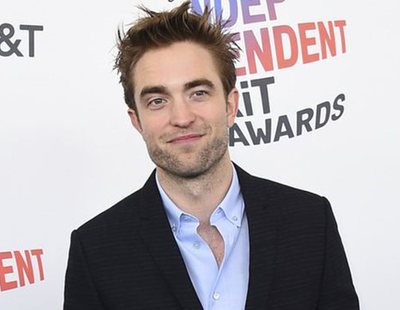 El look de Robert Pattinson en 'The King', con peluca y parecido a 'Crepúsculo' incluidos, inunda las redes