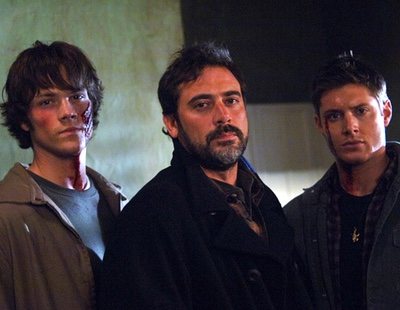 Jared Padalecki, Jensen Ackles y Jeffrey Dean Morgan se hacen un tatuaje en homenaje a 'Supernatural'