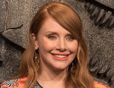 Bryce Dallas Howard se gradúa en la universidad 21 años después de empezarla