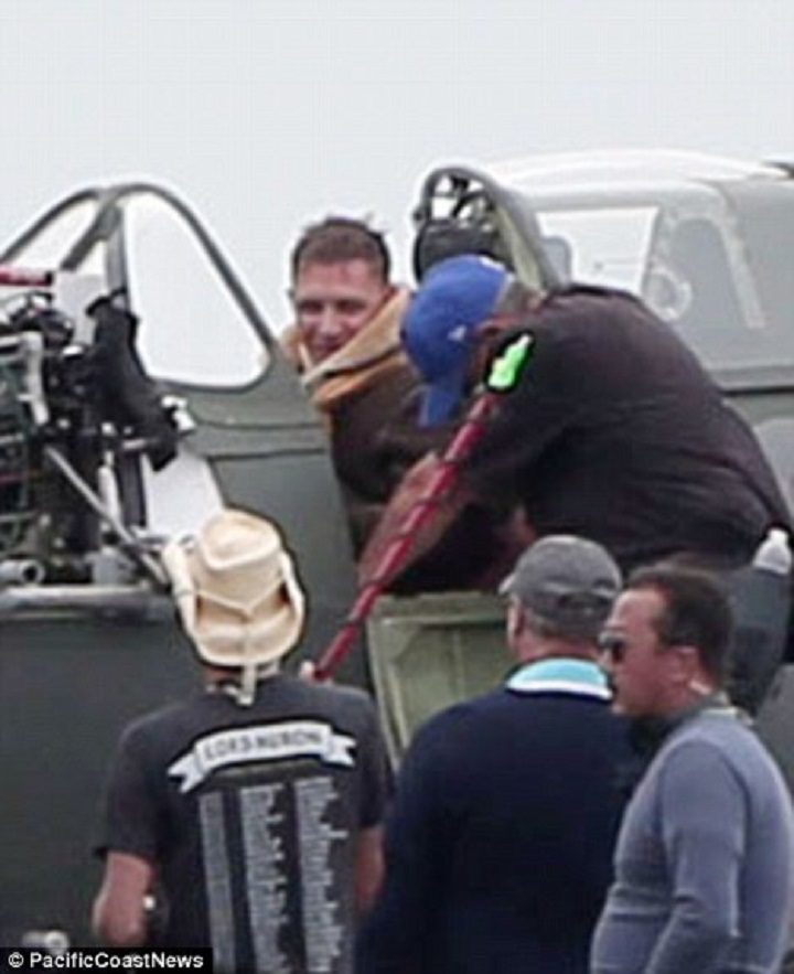 Imagen 5 de 12 del set Primeras imágenes de Tom Hardy en el set de rodaje de 'Dunkerque'