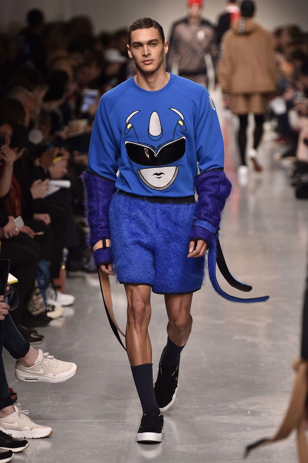 Imagen 2 de 6 del set 'Power Rangers' en la London Fashion Week