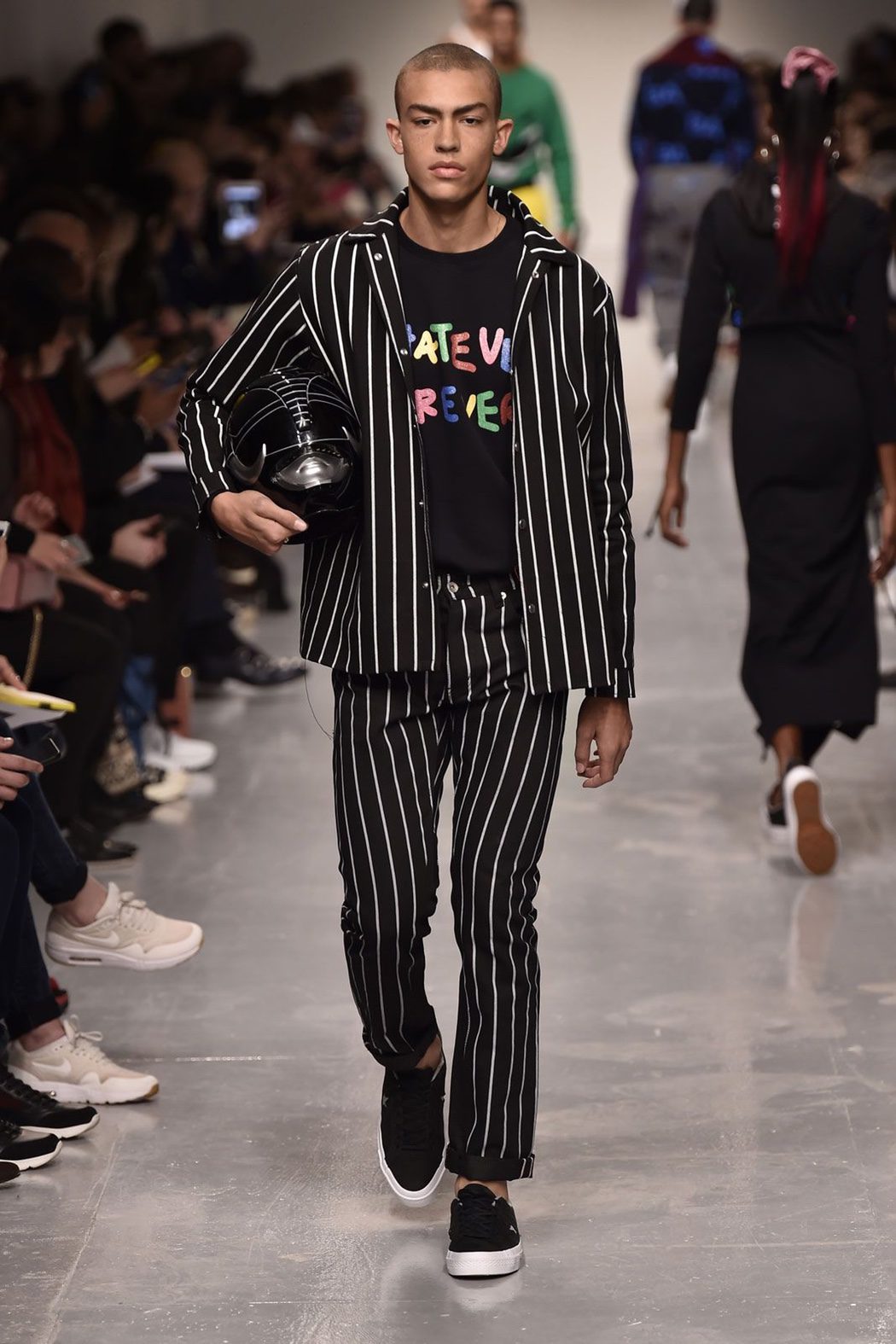 Imagen 5 de 6 del set 'Power Rangers' en la London Fashion Week