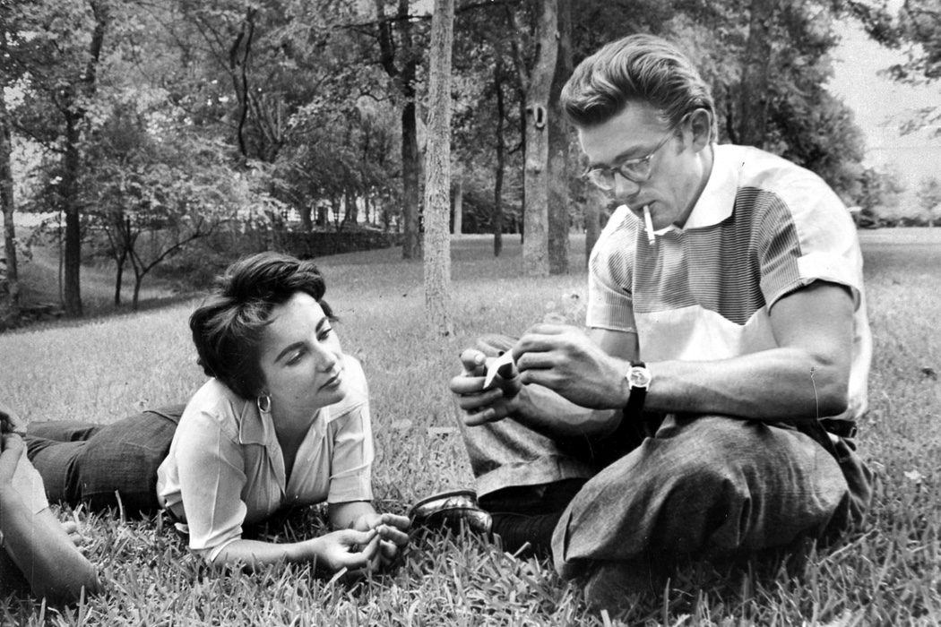 James Dean conquistando a Elizabeth Taylor