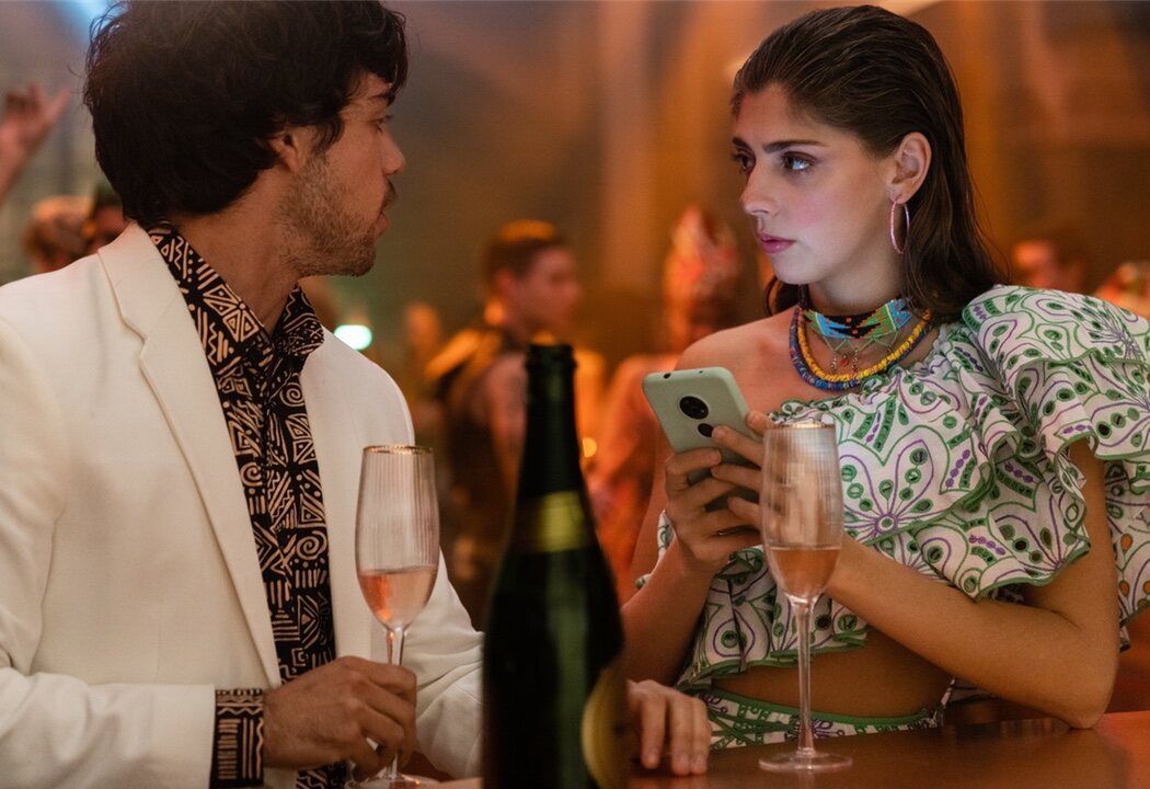 Alex Pastrana como Raúl y Carmen Arrufat como Sara